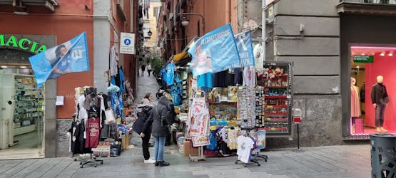 Visita guiada a los barrios españoles con billetes de metro de Nápoles